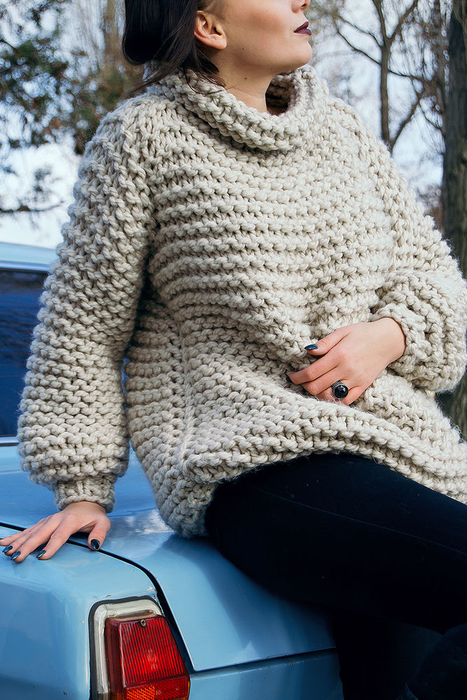 Женский свитер из толстой пряжи