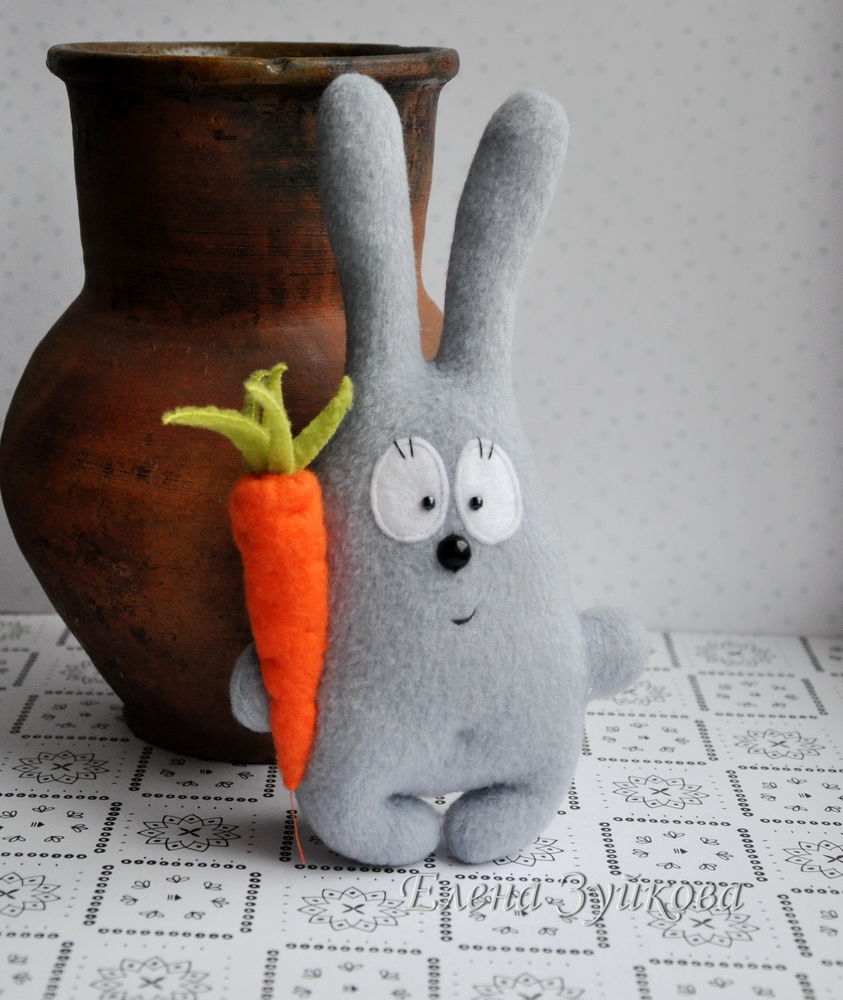 Про зайчишку и овощи. Заяц с газетой овощи. Заяц из журнала. Заяц и журнал овощи. Зайчик с морковкой в лапах.