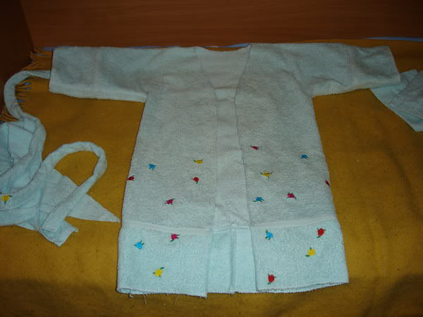 Как самостоятельно изготовить простой детский халат?