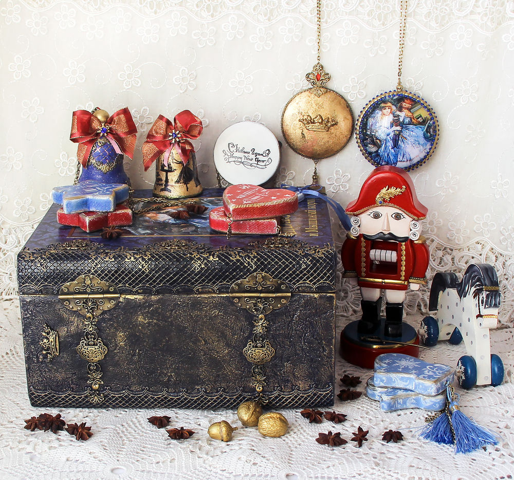 Елочные игрушки в коробке картинки