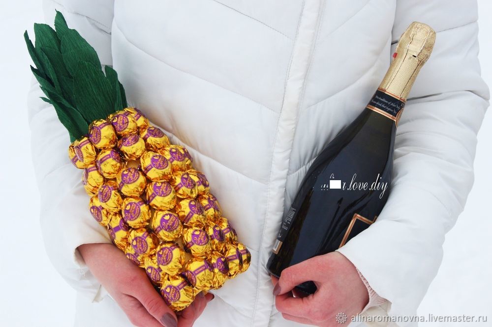 Ананас из шампанского и конфет своими руками Подарок на Новый год и Рождество