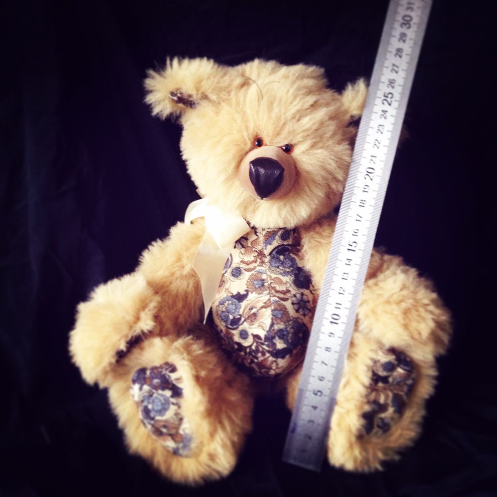 новогодние мишки. новогодний медведь. новогодние мишки. плюшевый медведь оранжевый. последний мишка.