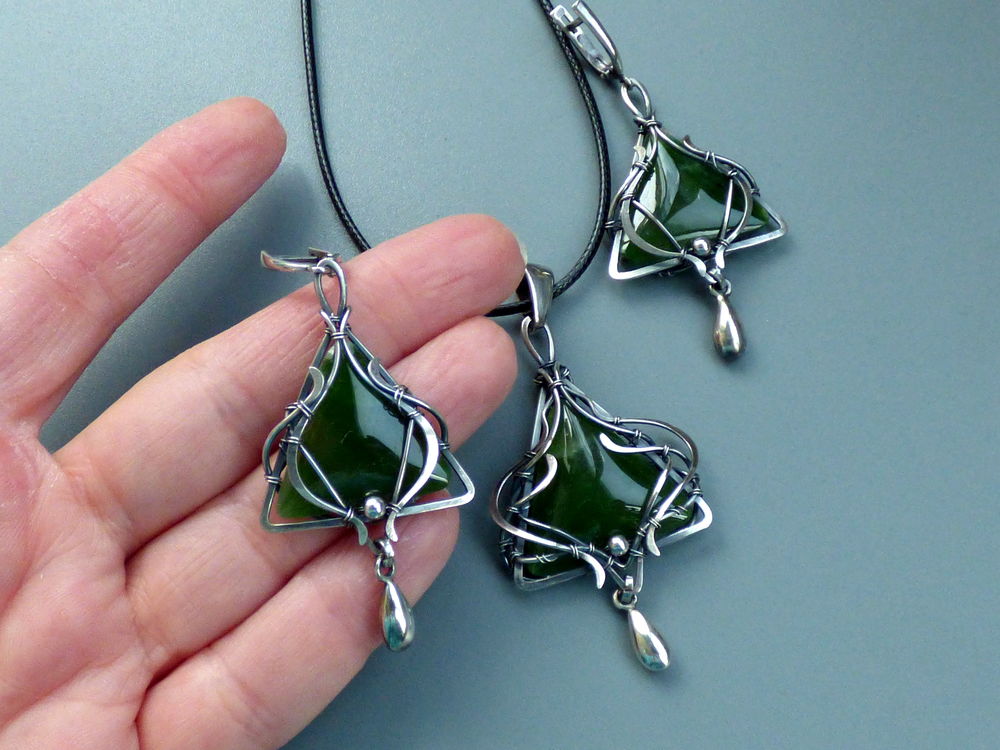 самоцветы камни нефрит. камень талисман нефрит. кулон с нефритом. нефрит для козерога. ограненный нефрит.
