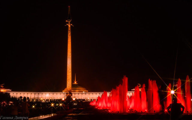 Парк победы на поклонной горе москва фото Фото-прогулки: Поклонная гора ночью, красные фонтаны и Триумфальная арка: Персон